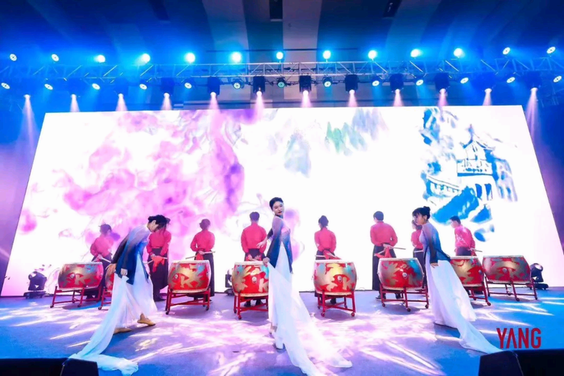 杨邦胜公司2020年会_狂欢春晚激情鼓舞