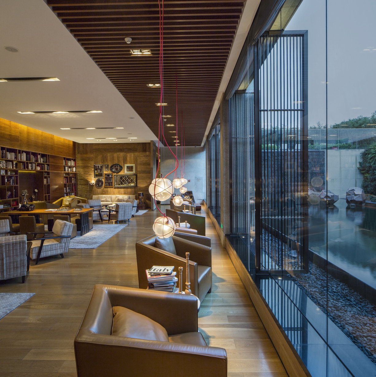 杨邦胜酒店设计公司城市高端文化精品酒店设计作品_深圳回酒店书吧