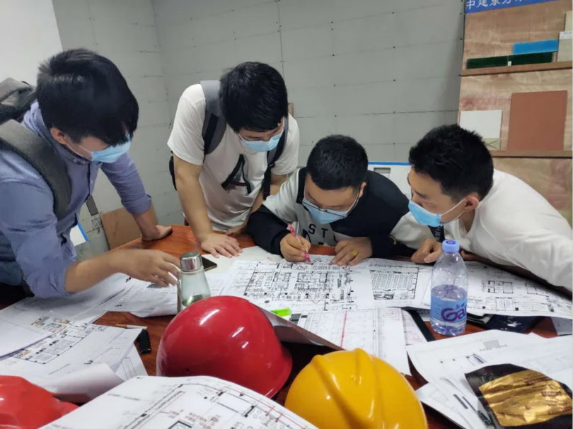 杨邦胜设计集团2020开业酒店作品_深圳希尔顿酒店现场设计师与材料协调会