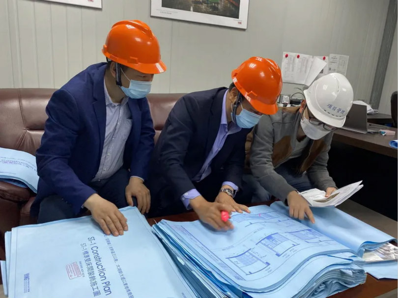 杨邦胜设计公司现场设计师跟进酒店项目落地施工