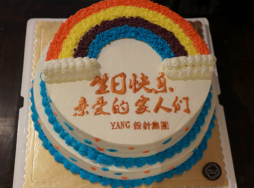 YANG为家人们精心定制的生日蛋糕，口口甜蜜