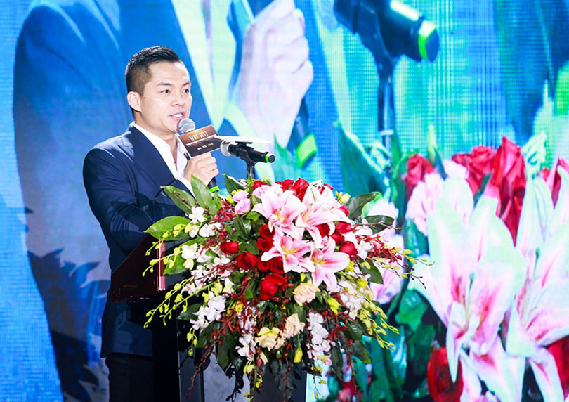 杨邦胜设计集团董事陈岸云先生主持员工大会